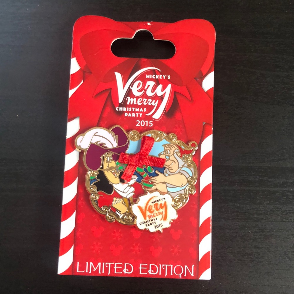 2015 Christmas Pin